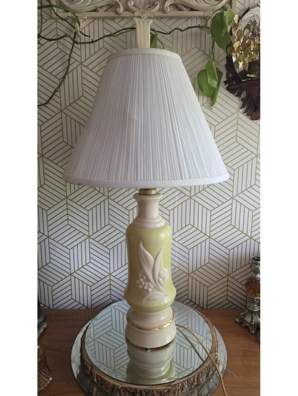 Vintage Aladdin Alacite Chartreuse Lily Of The Valley Lamp 3 Way Light Up Base